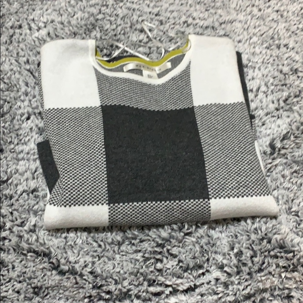 Sweater - Picture 1 of 2